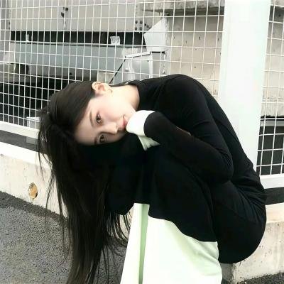 国民男神素颜现身菜市场，本人沉默不回应，前后半年引热议