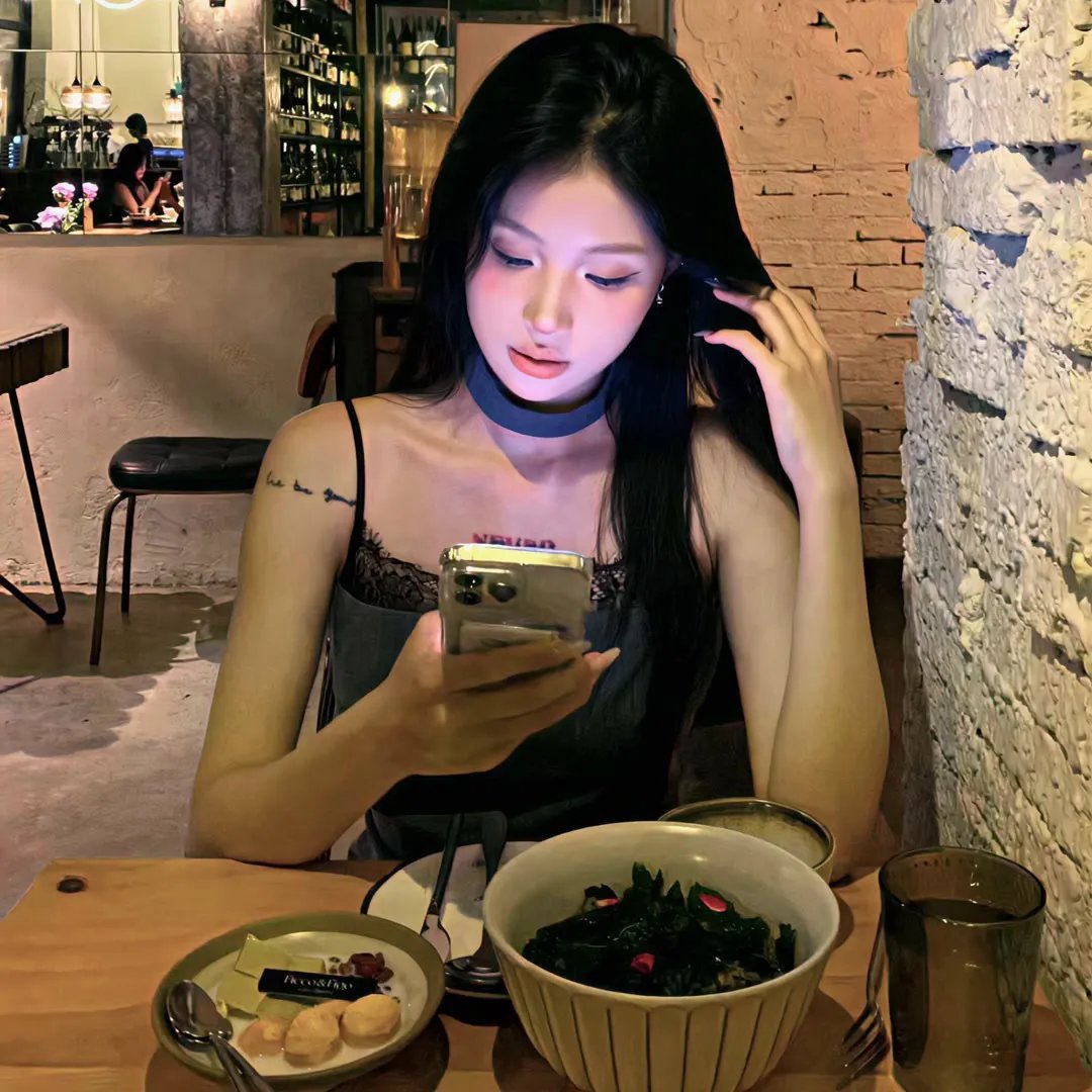 脱口秀演员录制中途罢录，现场观众起哄，一夜之间引热议